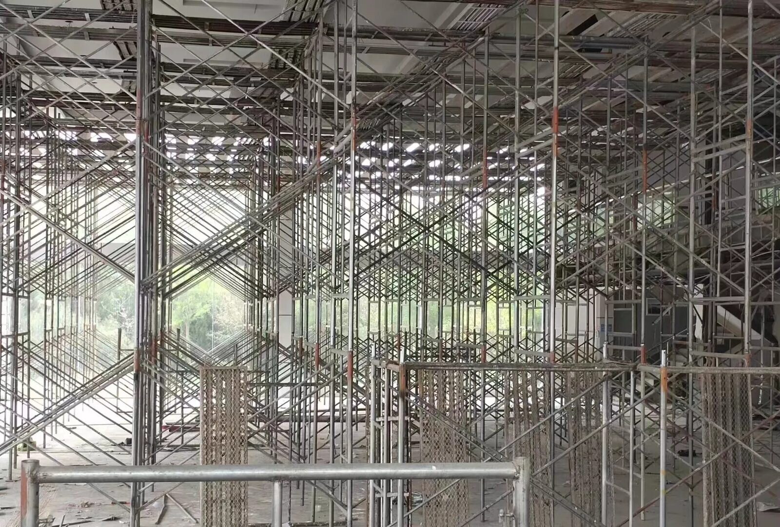 Full-frame support scaffolding