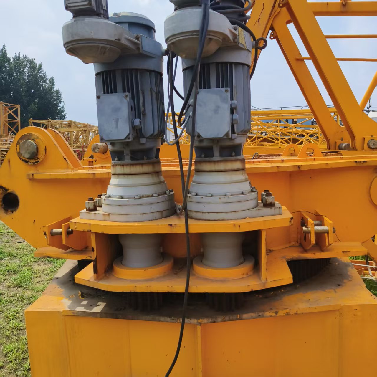 2019 Used DAHAN 6516-8 Flat-Top Tower Crane 2