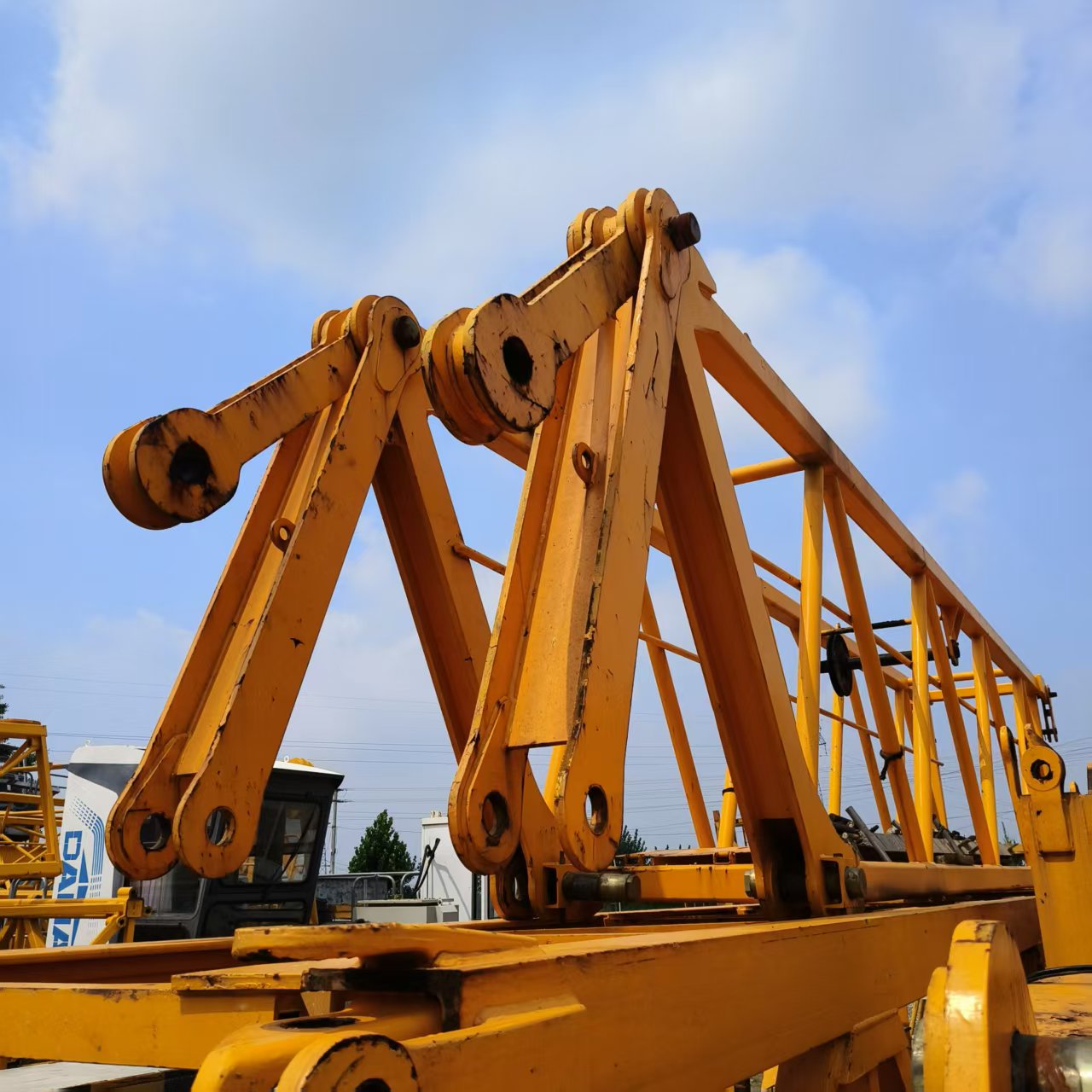 2019 Used DAHAN 6516-8 Flat-Top Tower Crane 3