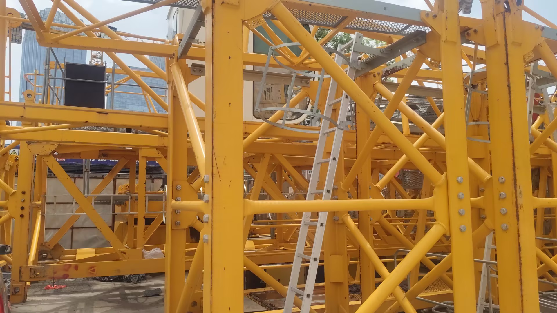 2020 Used DAHAN 7530-16 Flat-Top Tower Crane 2
