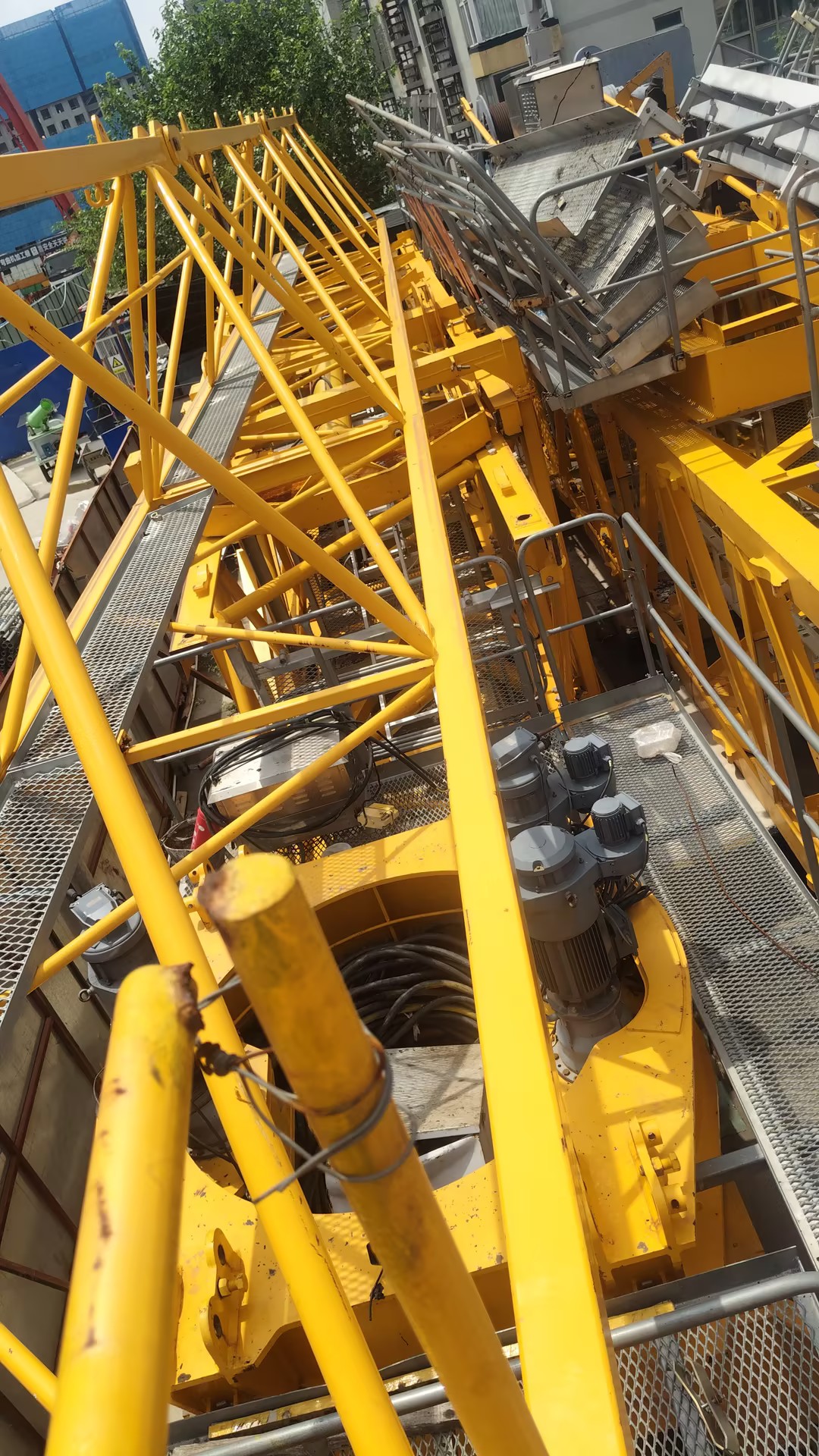 2020 Used DAHAN 7530-16 Flat-Top Tower Crane 3