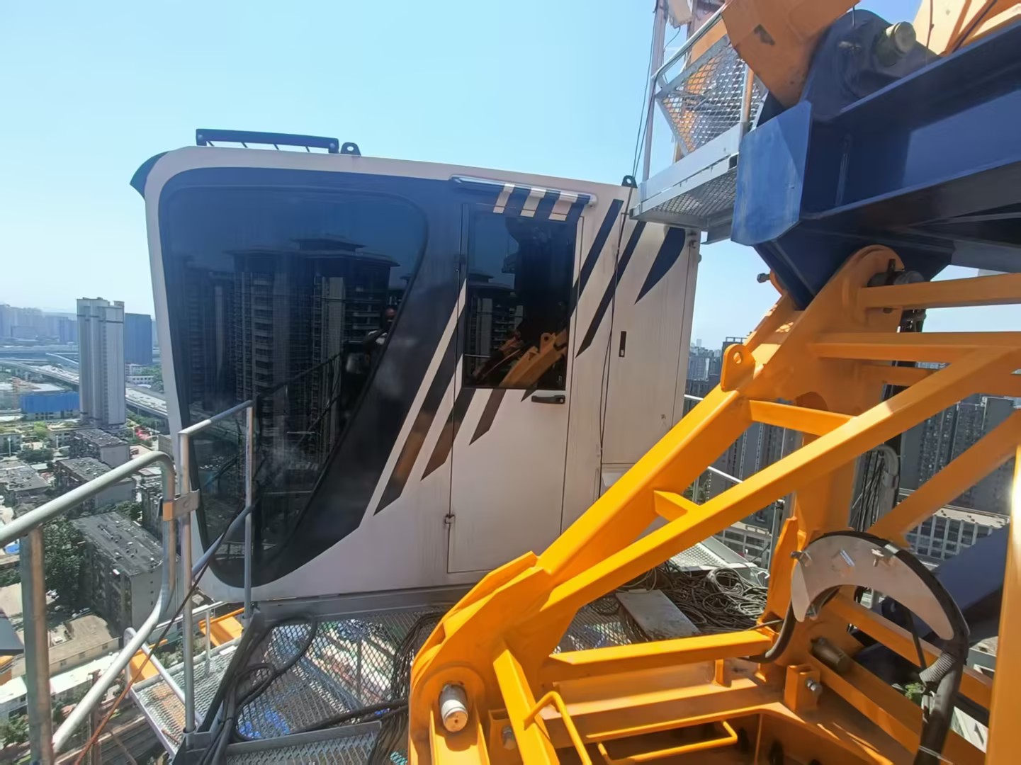 2025 Used JIANGHAN 10 Ton Luffing Jib Tower Crane 2