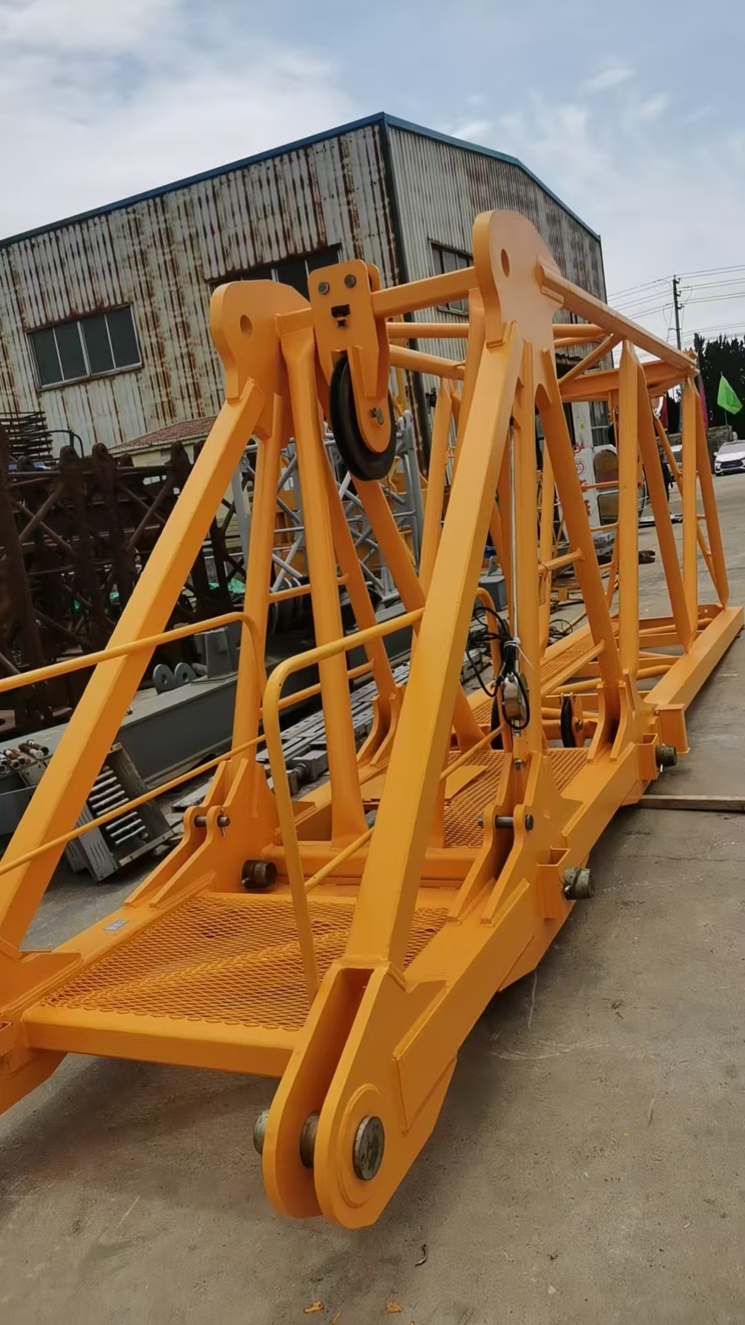 New China Brand 7015-10, 7022-12 and 7025-12 Flat-Top Tower Cranes 2