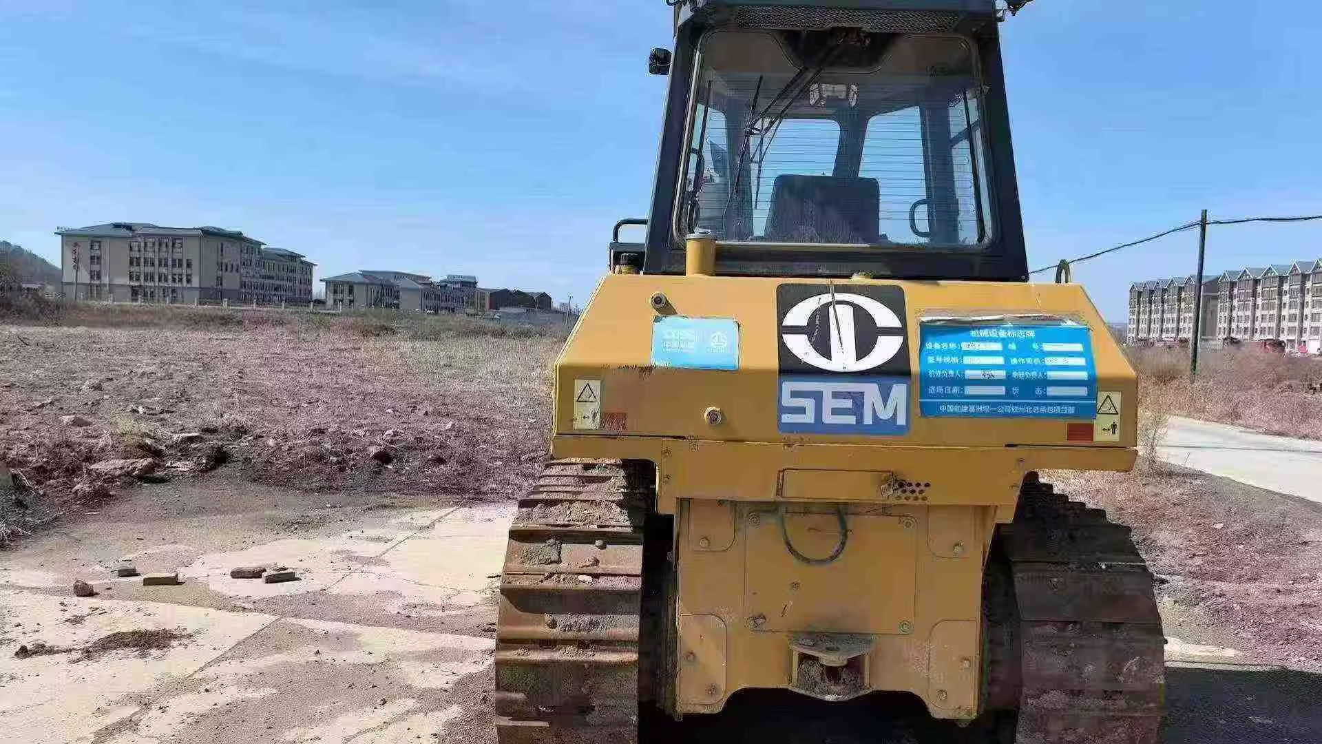 SEM 816 bulldozer undercarriage and side inspection photo