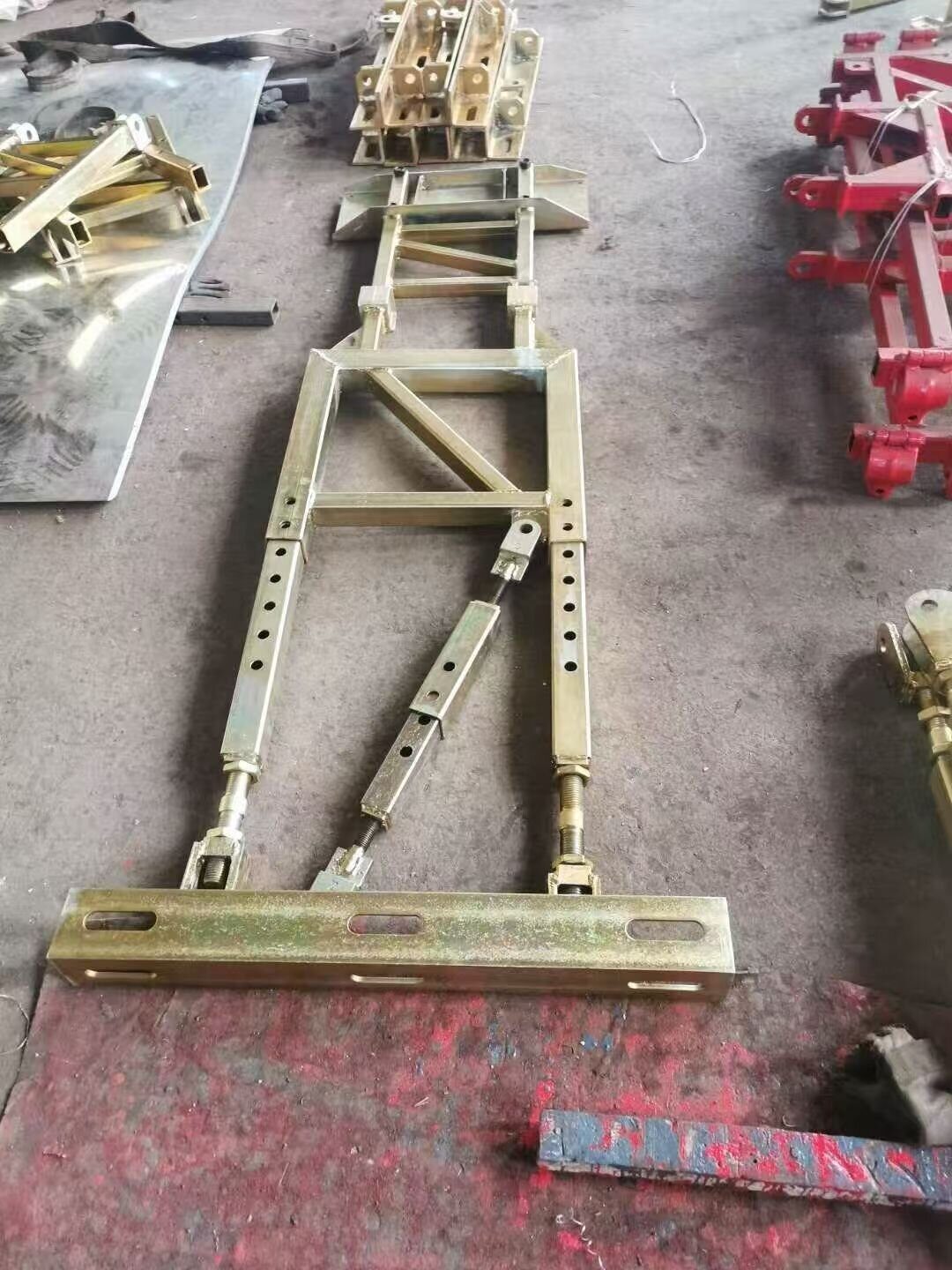 Trapeze Beam / Strut Assembly